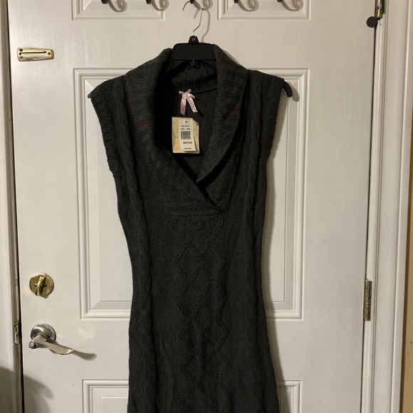 Sweater dress size Medium. - Picture 3 of 5